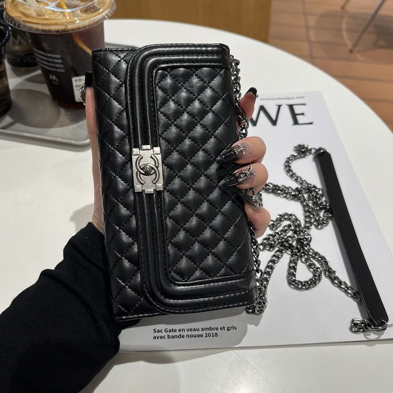 超スタイリッシュシャネル Chanel アイホン15 16 pro max携帯ケース 大人気 シャネル Chanel iPhone 14 15 16 plus ケースレディース 斜め掛け 革製